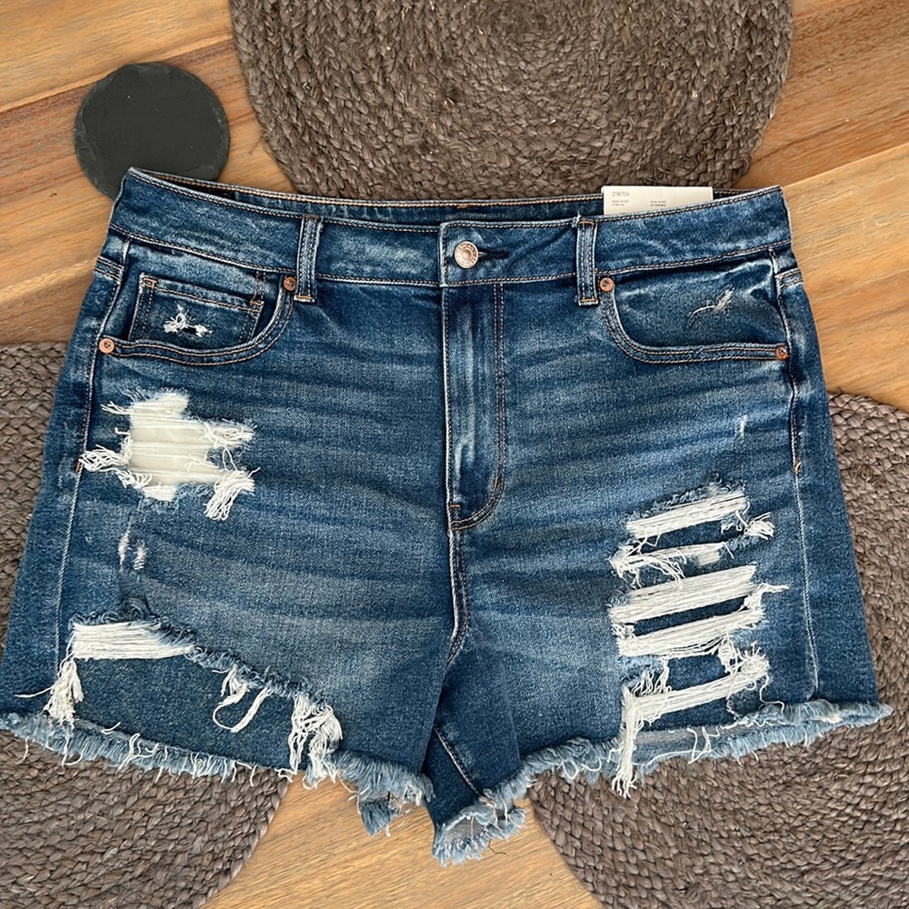 Nwt American Eagle stretch mom short